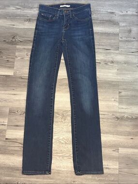 Levi's Medium Blue Denim Jeans with Contrast Stitching 25x32